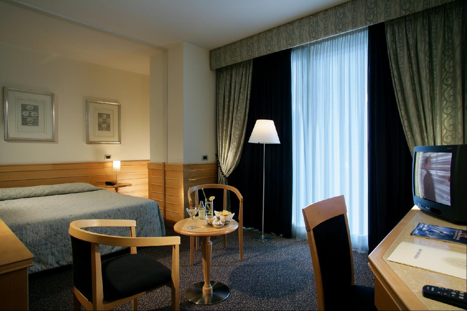 Hotel Occidental Aran Park Roma Esterno foto