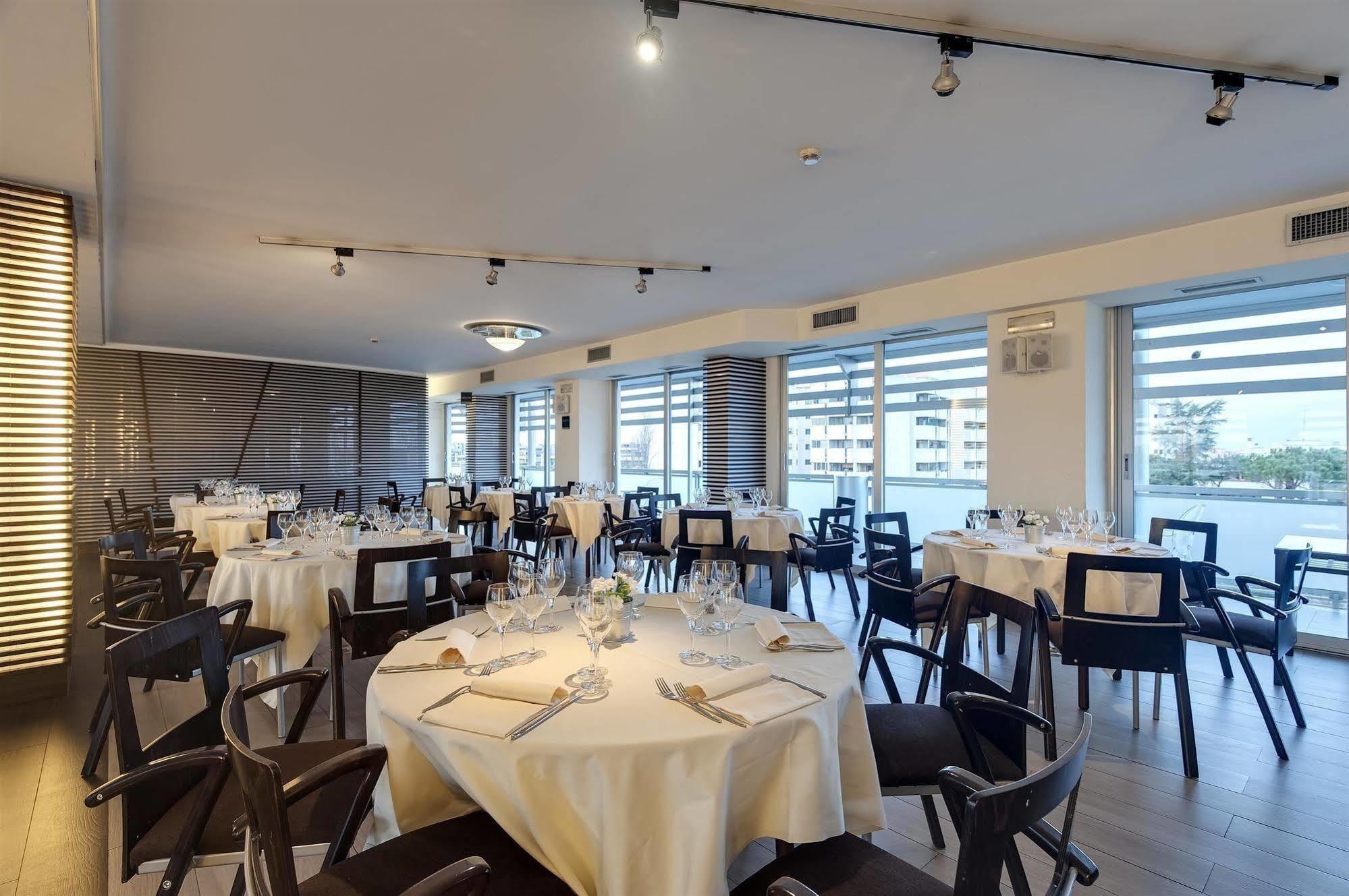 Hotel Occidental Aran Park Roma Esterno foto