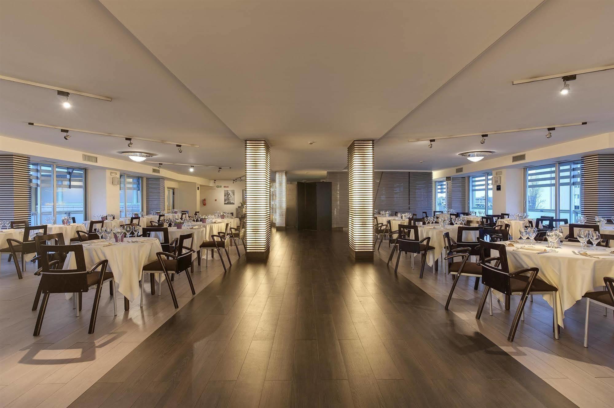 Hotel Occidental Aran Park Roma Esterno foto